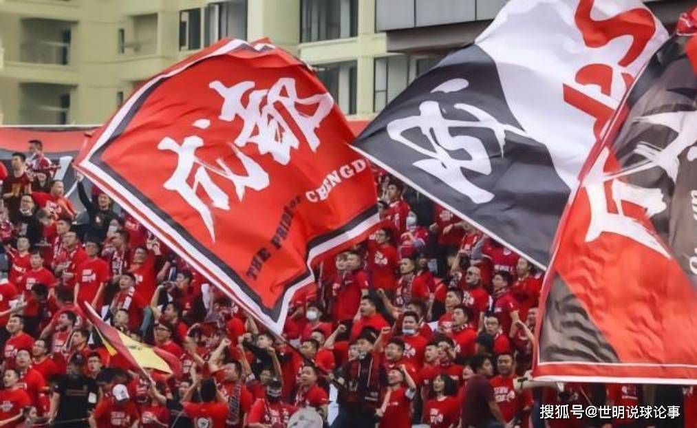 第41分钟，福登外围左脚抽射，皮球稍稍偏出一点，击中边网。